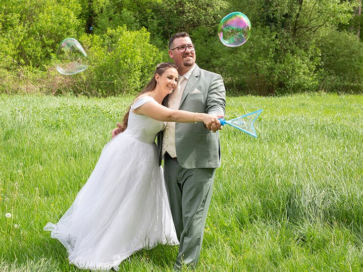 2026 esküvői fotótrend: természetes pillanatok és a személyes történetmesélés